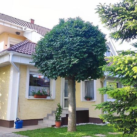 Oazis Apartman Сантод Екстер'єр фото
